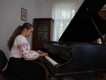 «Black and white» ювіляра