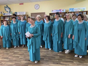 "З піснею по життю": хор «Пам’ять серця» та ансамбль «Гвоздика» дали концерт у міській бібліотеці