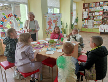 Осінь барвиста, щедра й мила, знов урожаєм всіх пригостила