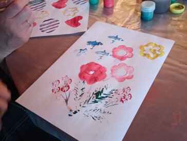 Майстер-клас «Малювання штампами» для молоді з інвалідністю