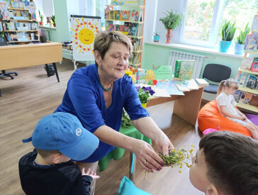 Літній настрій у чашці чаю: пізнавальна зустріч у бібліотеці