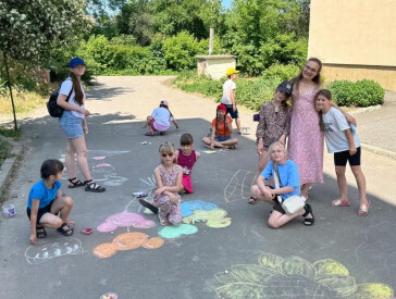 Кольорове літо в колі друзів