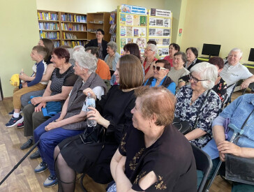"З піснею по життю": хор «Пам’ять серця» та ансамбль «Гвоздика» дали концерт у міській бібліотеці