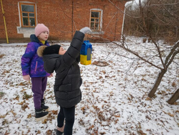 На території бібліотеки відкрилася пташина їдальня