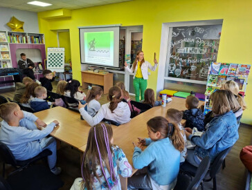 Книжки, ігри та усмішки: бібліотека зустрічає нових гостей