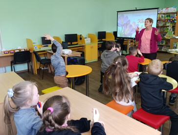 Літературна година «Квіти, квіти, ви умієте душу зігріти»