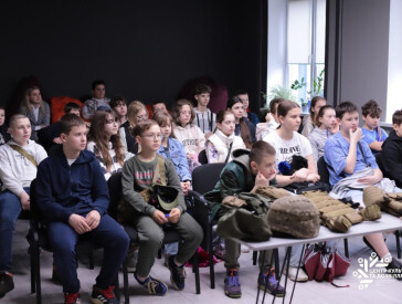 ЦКД влаштовує подорожі за лаштунки сцени для полтавських школярів