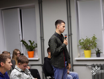 Напередодні Дня українського кіно у ЦКД спілкувалися з режисером «Порцелянової війни» Славою Леонтьєвим