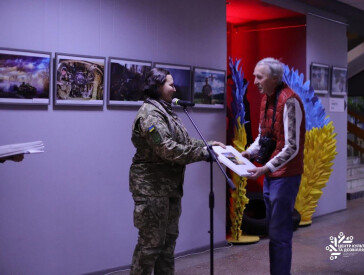 Прем’єрну виставку фотографині ЗСУ відкрили у ЦКД