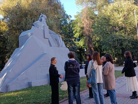 Пішохідна екскурсія "Архітектурний образ його міста: Полтава Панаса Мирного"