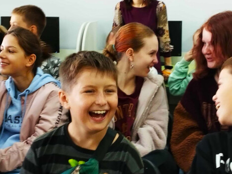 Книжки, ігри та усмішки: бібліотека зустрічає нових гостей