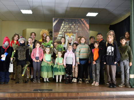 Театральна вистава «Лев, Чаклунка та Платтяна Шафа»