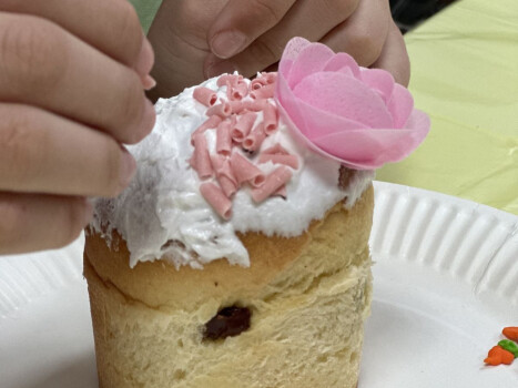 Свято творчості: як у бібліотеці декорували великодні пасочки