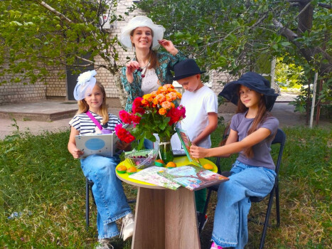 Садова вечірка в бібліотеці: літо, книги та квіти!