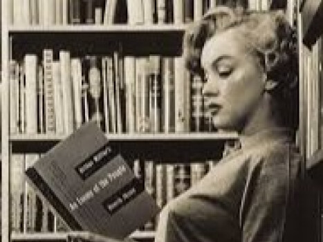 Всесвітньовідома білявка в кадрі