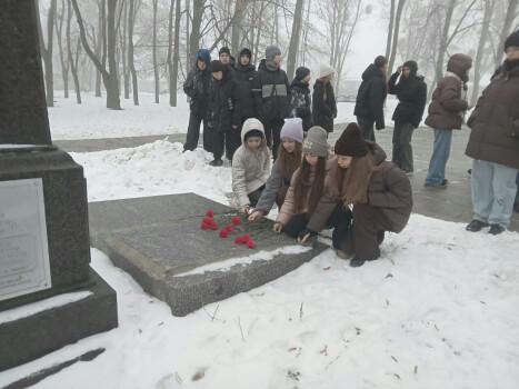 Вшанування пам’яті до 106 роковин смерті письменника біля могили Панаса Мирного