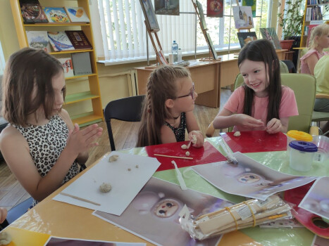 Тікай від спеки до бібліотеки!