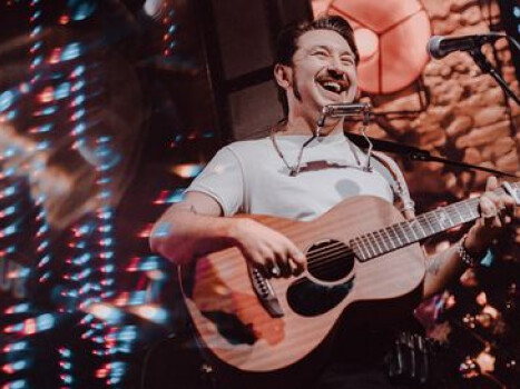 З банджо на полі бою: Олександр Буліч. За проєктом «Незламні та хоробрі: письменники у ЗСУ»