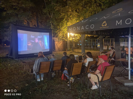 Показ просто неба в парку «Перемога»