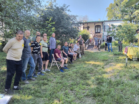 Вшанування полеглих захисників України біля дерев пам’яті на садибі Панаса Мирного