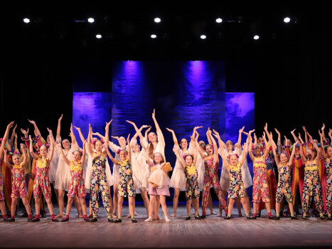 У ЦКД відбулася благодійна хореографічна постановка до Дня матері