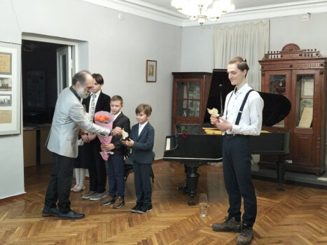 У Полтавському літературно-меморіальному музеї В.Г.Короленка відбувся теплий і натхненний музичний вечір, підготовлений учнями Богдана Стегнія