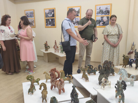 Виставка зооморфної кераміки до Дня Української Державності