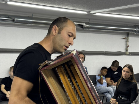 Продовжується серія презентацій музичних інструментів у ПДМШ №1