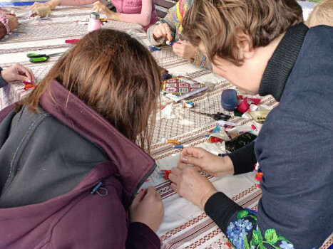 Майстер-клас із виготовлення ляльки-мотанки в музеї Панаса Мирного