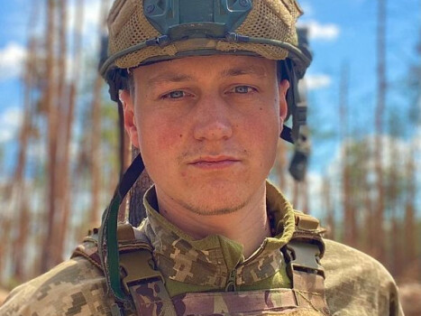 Артур Дронь: поет, солдат, голос покоління війни  За проектом «Незламні та хоробрі: письменники у ЗСУ»