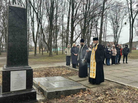 "З слова живого скуй самопали й з ними між люди іди"