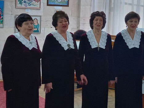 Мистецтво поколінь: виступ ансамблю ЦКД доповнив відкриття виставки старовинної вишивки